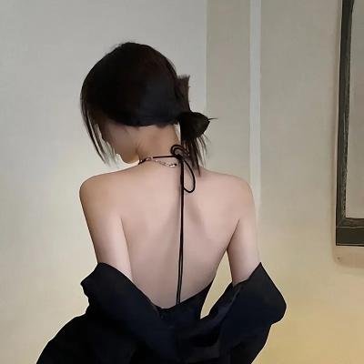 她回来的那天 海报
